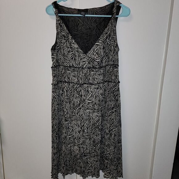 BCBG MAX AZRIA SLEEVELESS Vneck Skater DRESS L Black White Zebra Y2k Babydoll - Picture 1 of 10